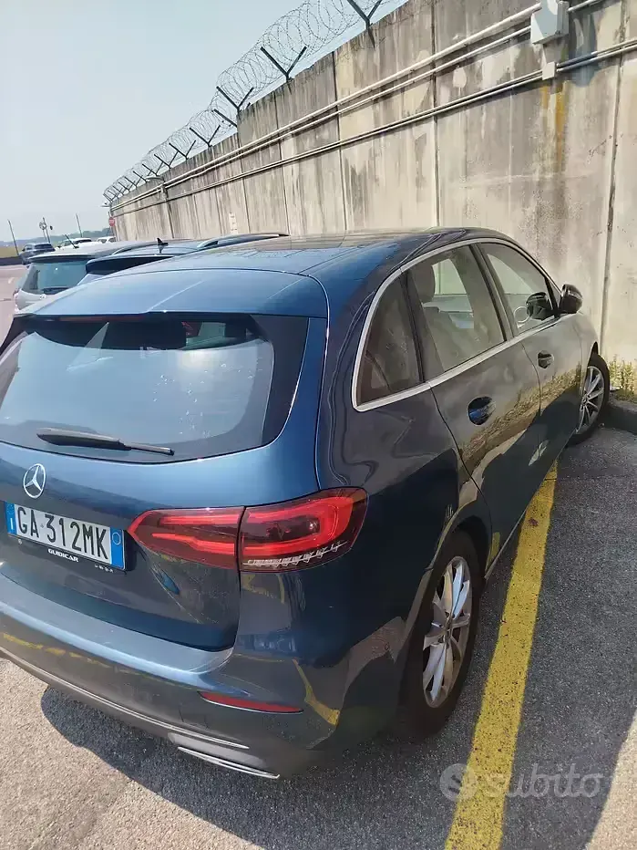 Usata Mercedes 180 116 CV (85 kW) 2020 Bluazzurro Berlina