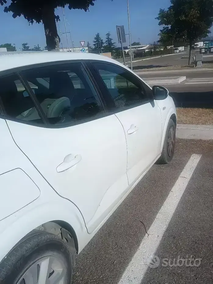 Usata Dacia Sandero 101 CV (74 kW) 2024 Bianco Berlina