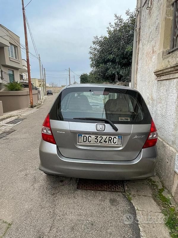 Usata Honda Jazz 83 CV (61 kW) 2006 Grigio Utilitaria