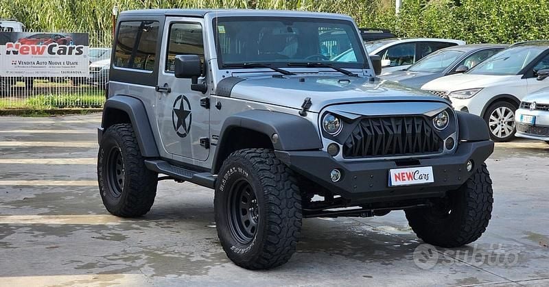 Usado Jeep Wrangler Sport 200 CV (147 kW) 2015 Gris SUV