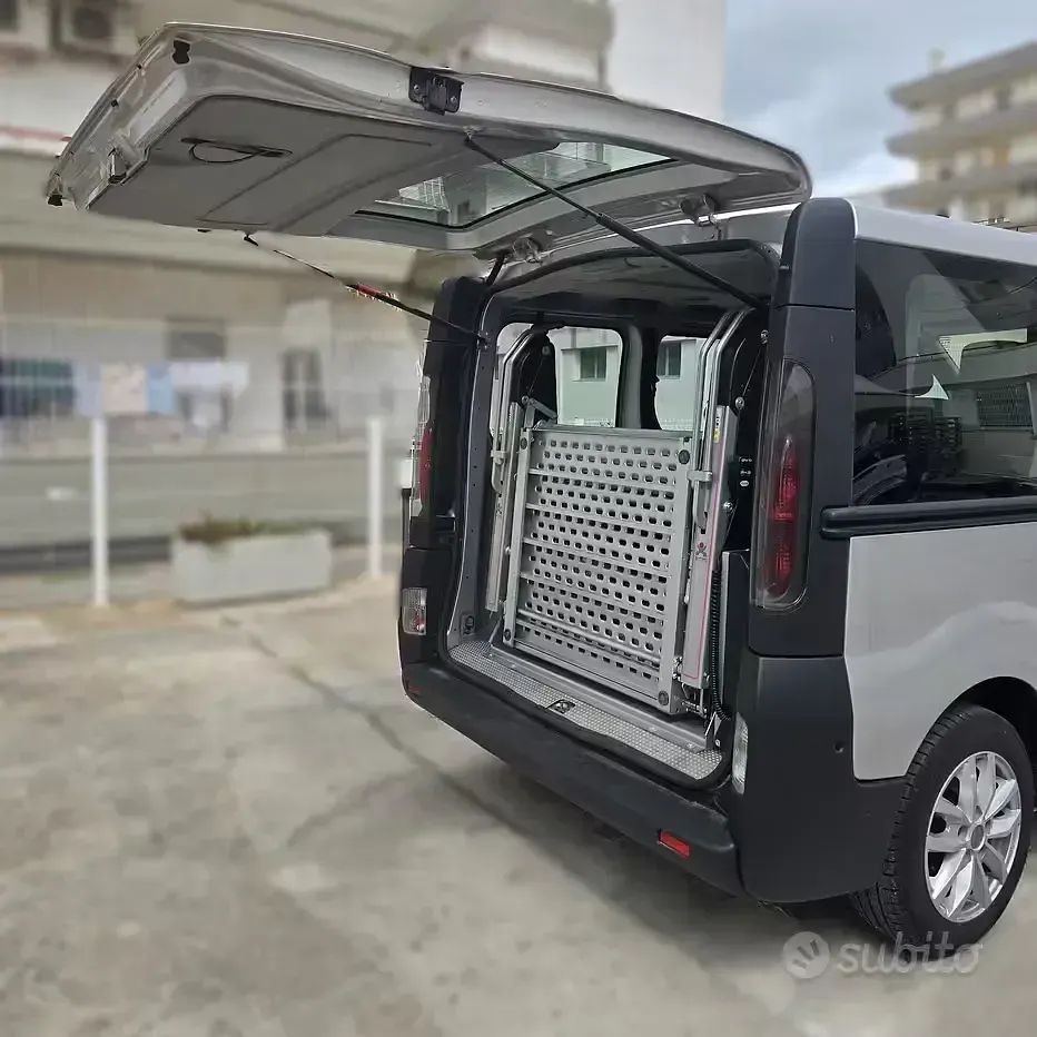 Usata Nissan Primastar 100 CV (73 kW) 2006 Grigio Monovolume