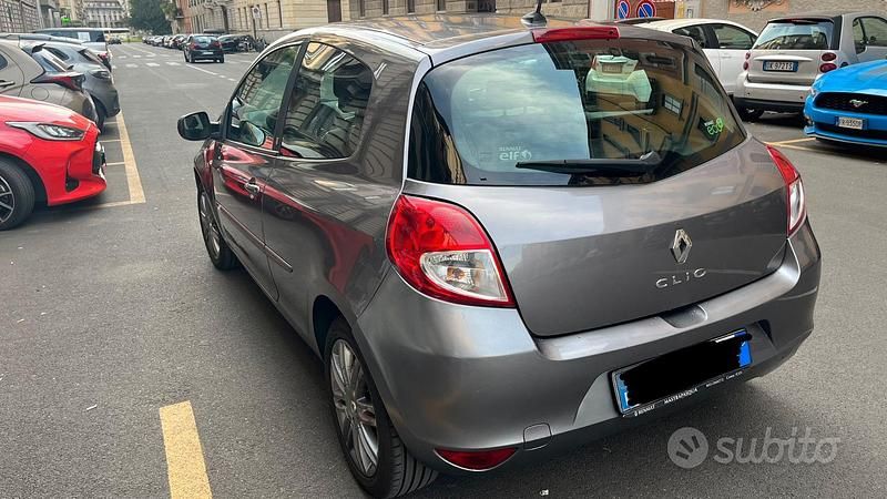 Usata Renault Clio II Dynamique 75 CV (55 kW) 2011 Grigio Utilitaria