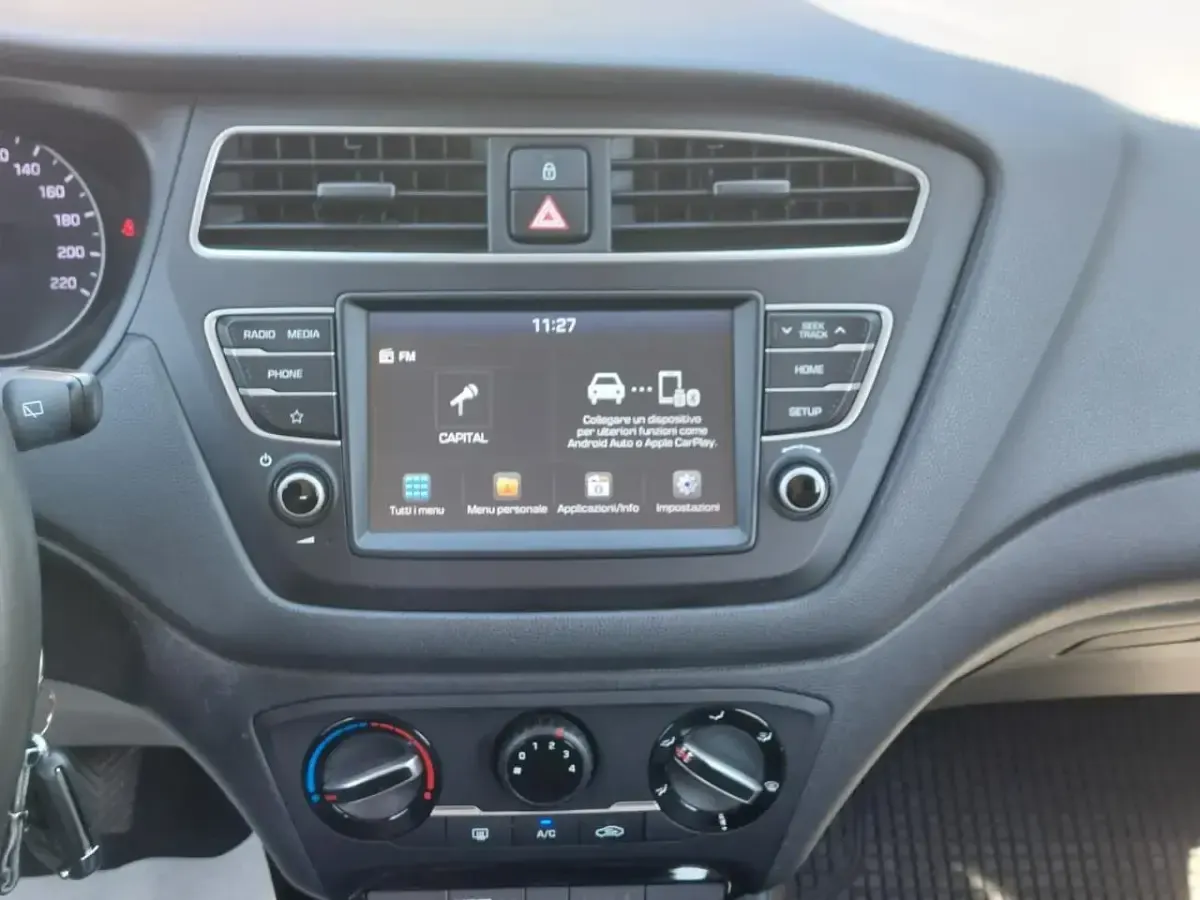 Usata Hyundai i20 Edition 100 CV (73 kW) 2018 Bianco Utilitaria