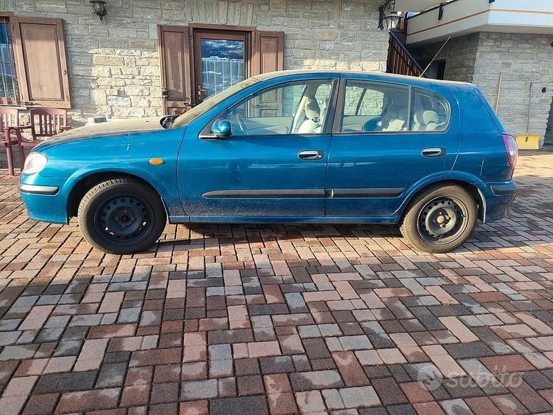 Usata Nissan Almera 90 CV (66 kW) 2002 Blu Berlina