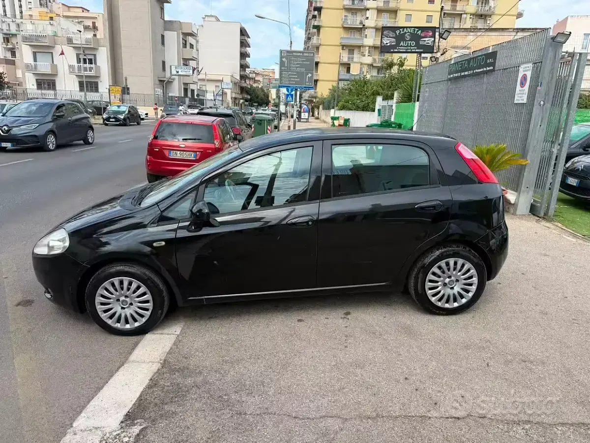 Usata Fiat Grande Punto Dynamic 65 CV (47 kW) 2009 Nero Utilitaria