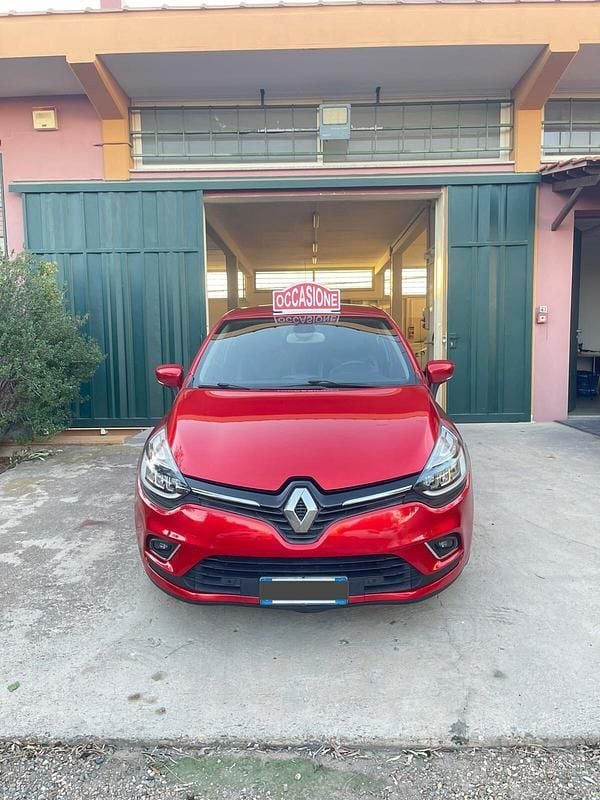 Rosso Usata 2016 Renault Clio Intens Coupé | 7000 € (Buon prezzo) - Immagine 1/4