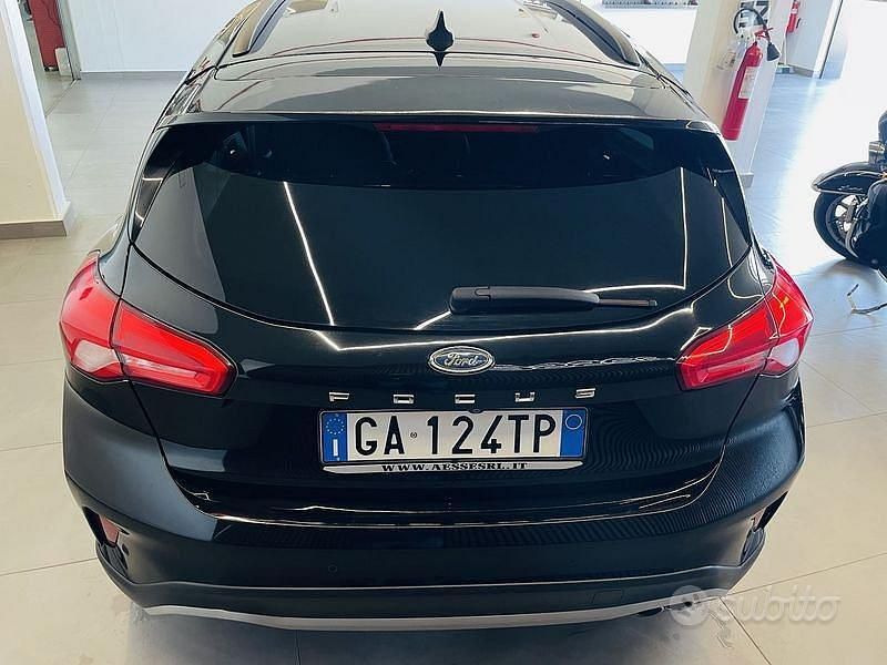 Usado Ford Focus ST-Line 120 HP (88 kW) 2020 Preto Sedan