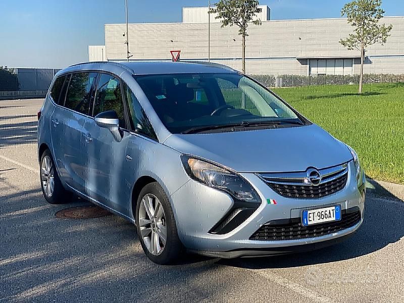 Grigio Usata 2013 Opel Zafira Tourer Cosmo Monovolume | 8000 € (Buon prezzo) - Immagine 1/4
