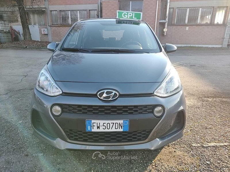 Usata Hyundai i10 67 CV (49 kW) 2019 Gray Utilitaria