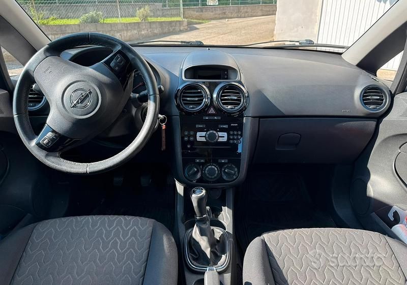 Usata Opel Corsa 75 CV (55 kW) 2013 Grigio Utilitaria