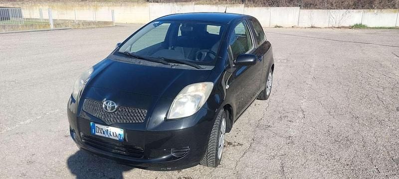 Usata Toyota Yaris Sol 69 CV (50 kW) 2007 Nero Utilitaria