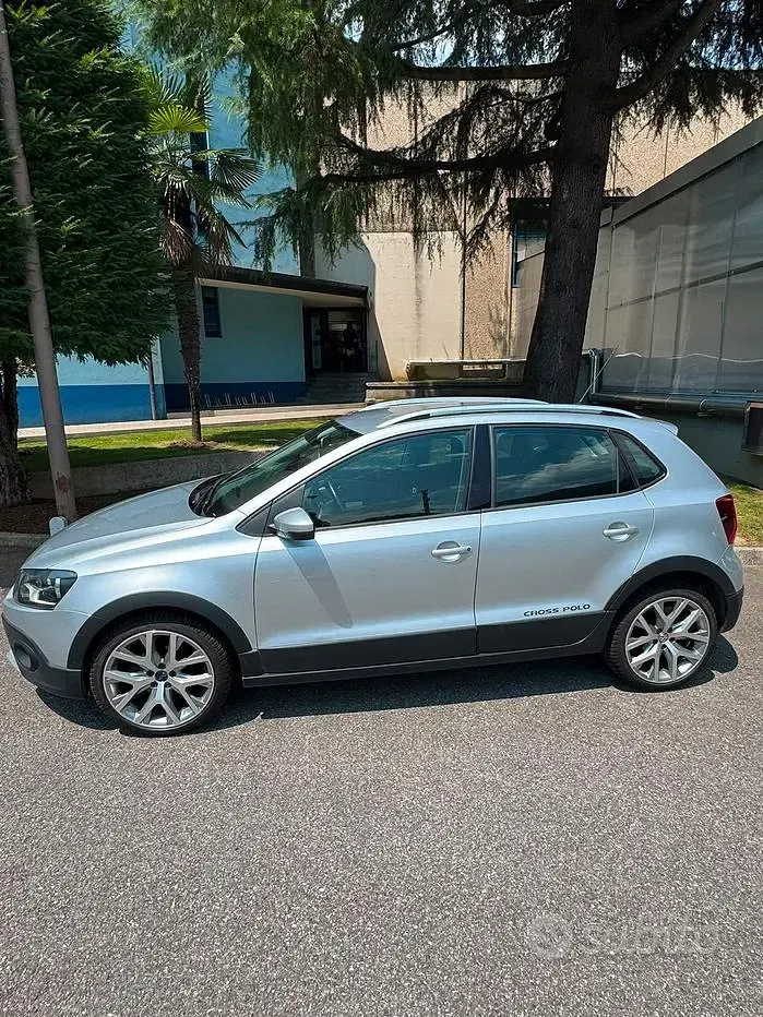 Usata VW Polo Cross 85 CV (62 kW) 2015 Grigio Utilitaria
