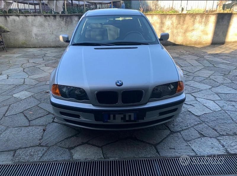 Usata BMW 318 1999 Grigio Berlina