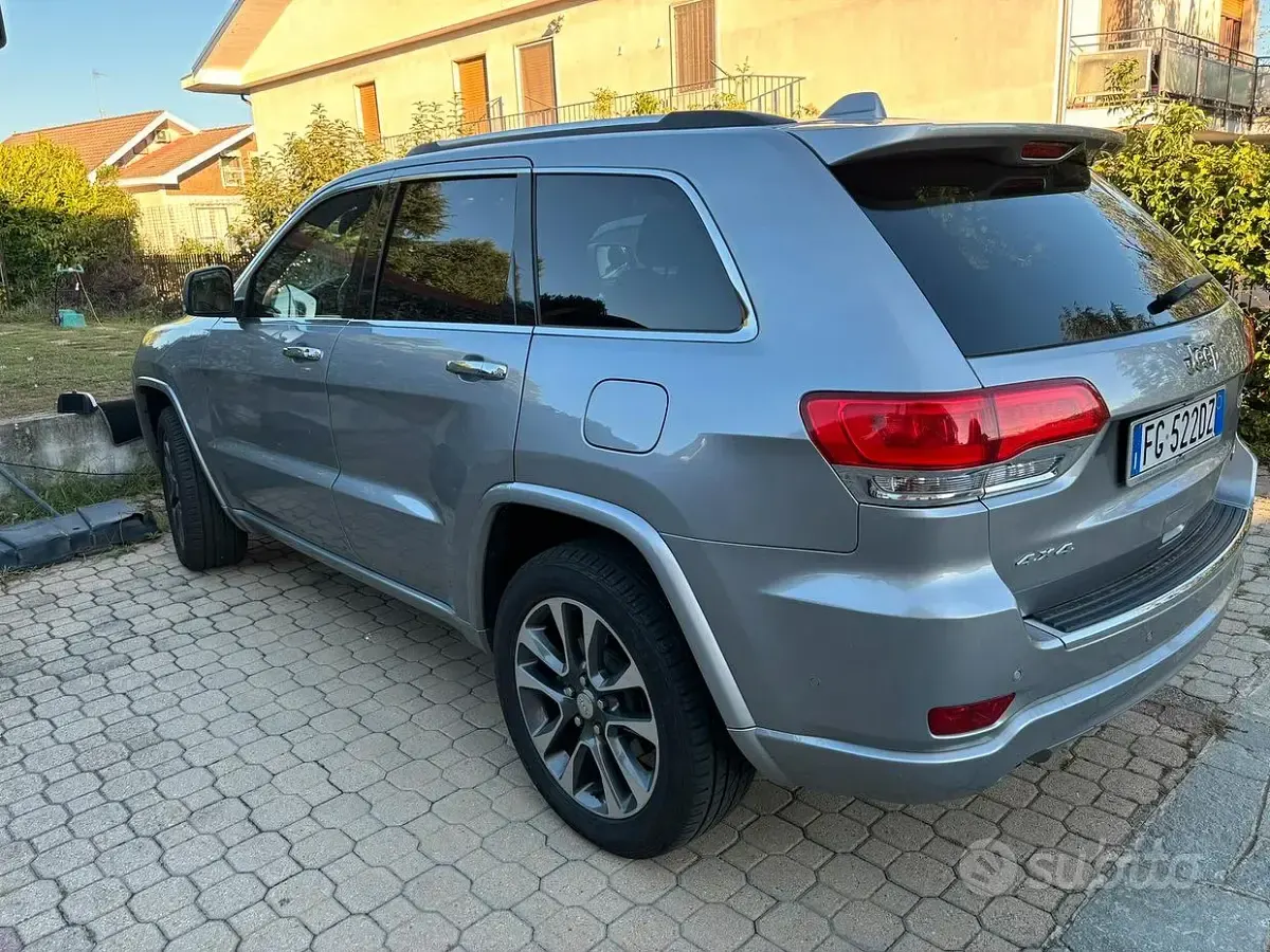 Usata Jeep Cherokee Overland 250 CV (183 kW) 2016 Grigio SUV