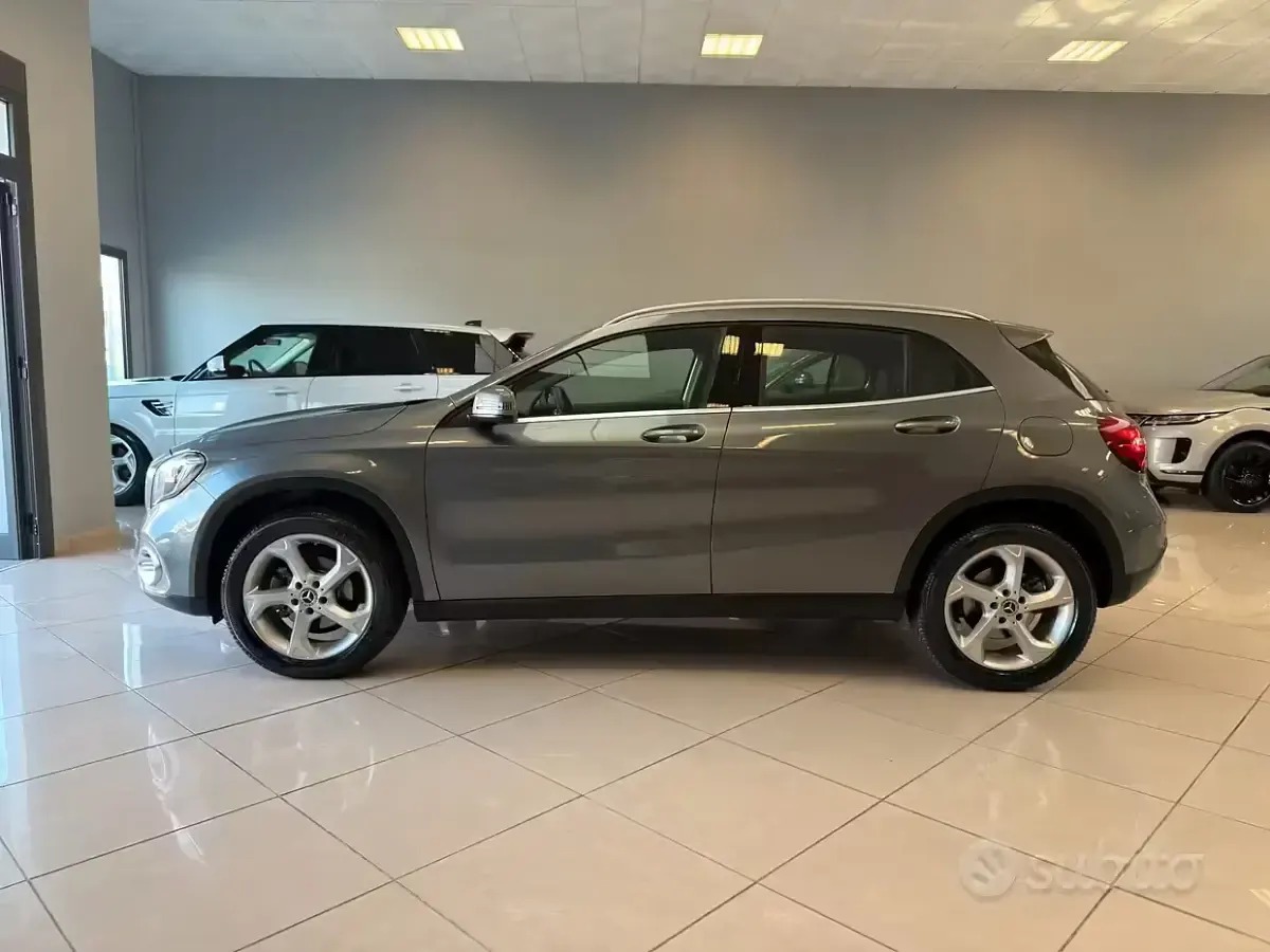 Usata Mercedes GLA180 Premium 109 CV (80 kW) 2017 Grigio SUV