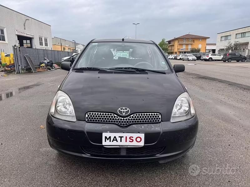 Usata Toyota Yaris Sol 68 CV (50 kW) 2003 Nero Berlina