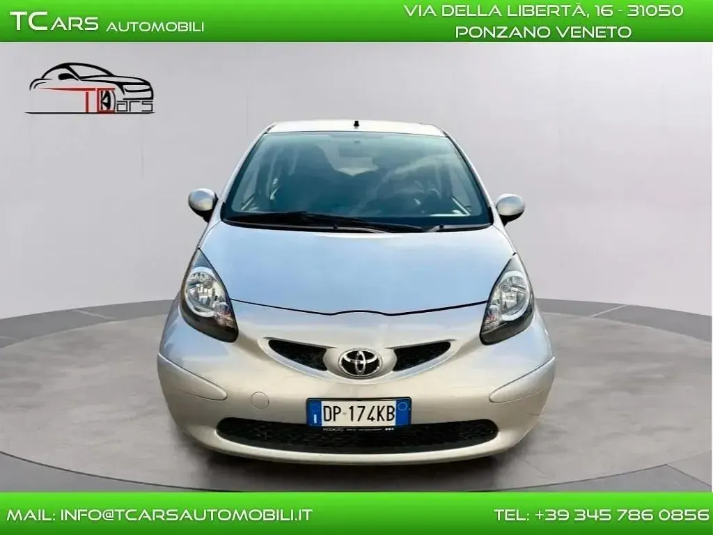 Usata Toyota Aygo 68 CV (50 kW) 2008 Argento Utilitaria