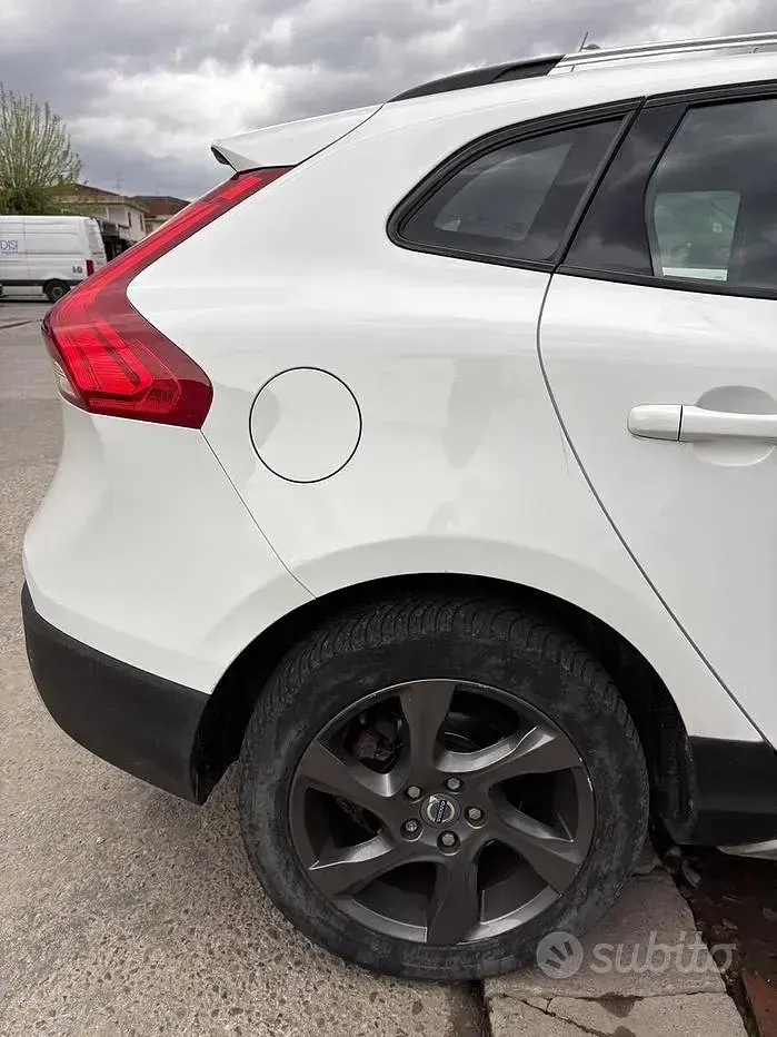 Usata Volvo V40 CC 115 CV (84 kW) 2014 Bianco Station wagon