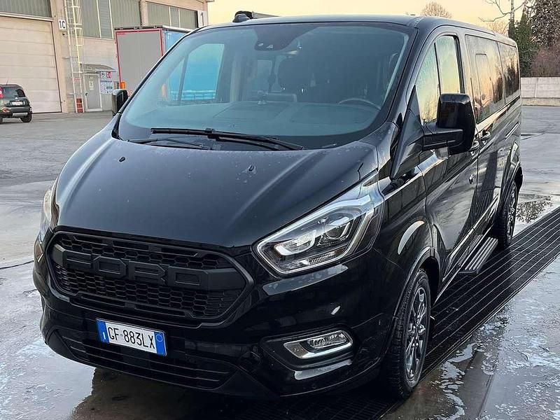 Nero Usata 2021 Ford Tourneo Titanium Monovolume | 32.000 € (Buon prezzo) - Immagine 1/4