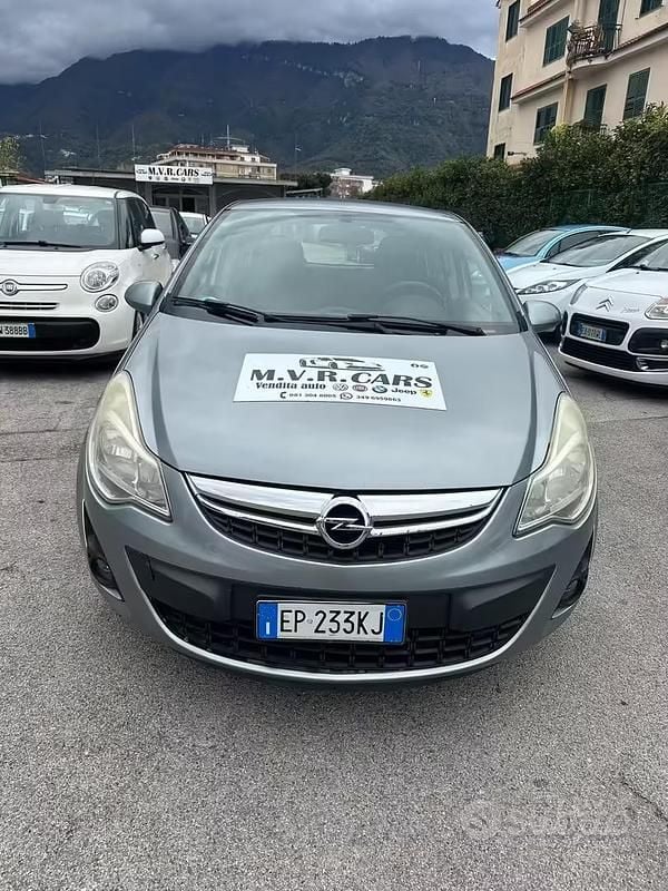 Usata Opel Corsa 85 CV (62 kW) 2013 Grigio Utilitaria