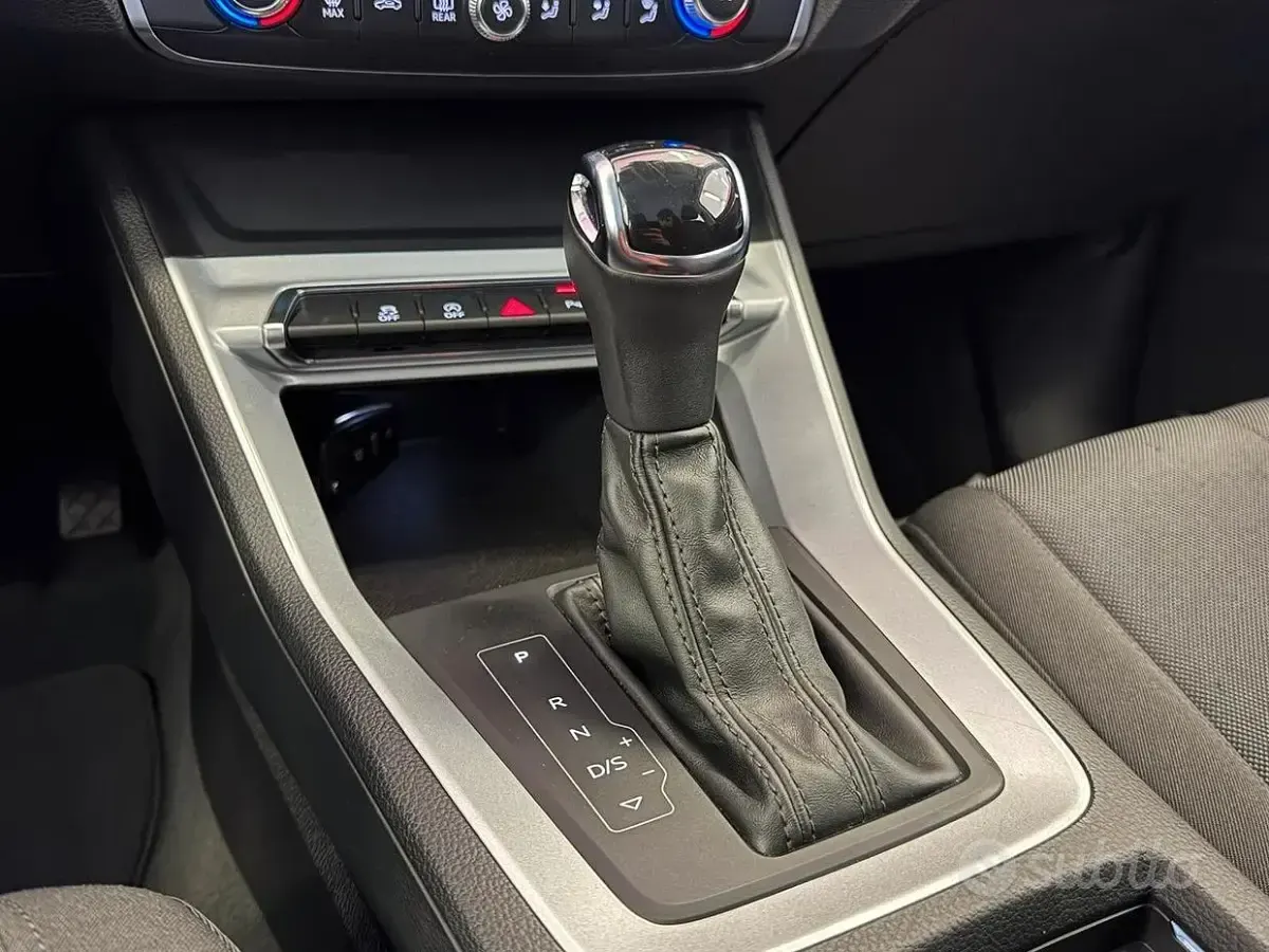 Begagnad Audi Q3 Business 150 HK (110 kW) 2020 Röd SUV