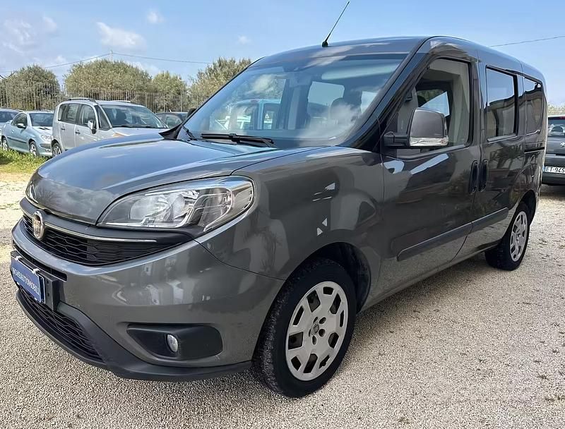 Usata Fiat Doblò Lounge 120 CV (88 kW) 2016 Grigio Monovolume