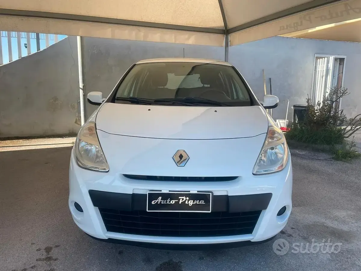 Usata Renault Clio II 64 CV (47 kW) 2010 Bianco Berlina