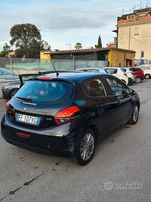 Usata Peugeot 208 2016 Nero Utilitaria