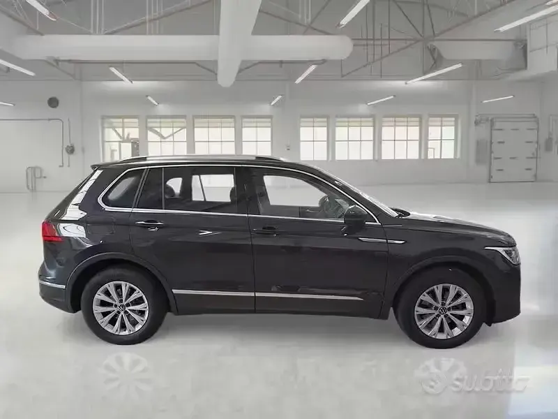 Usata VW Tiguan Life 150 CV (110 kW) 2022 Grigio SUV