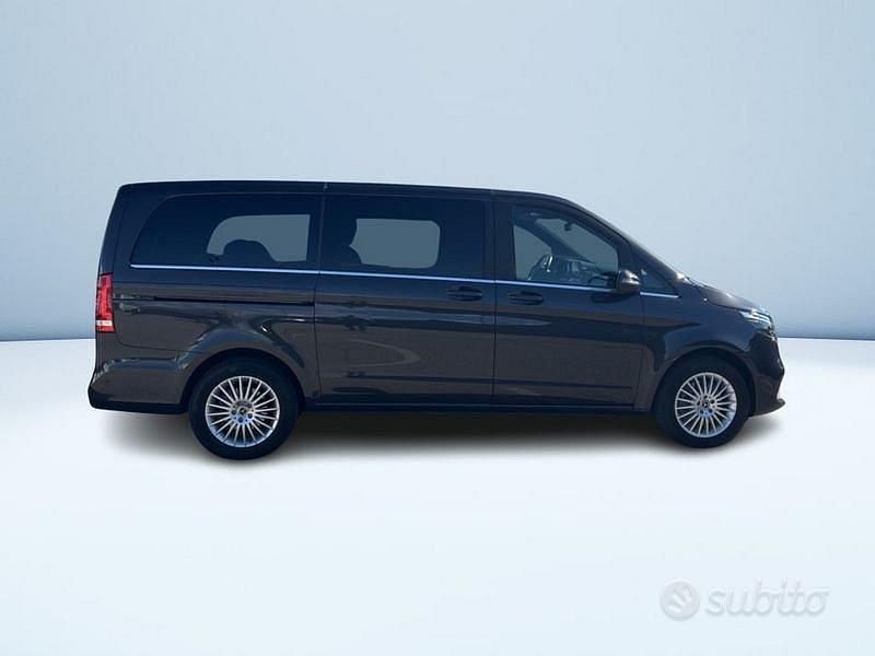 Usata Mercedes V250 Avantgarde 190 CV (139 kW) 2024 Grigio scuro metallizzato Monovolume