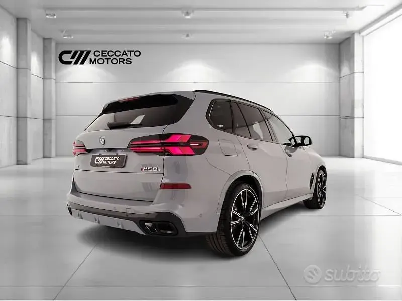 Nuova BMW X5 M Sport 530 CV (389 kW) 2026 Grigio SUV