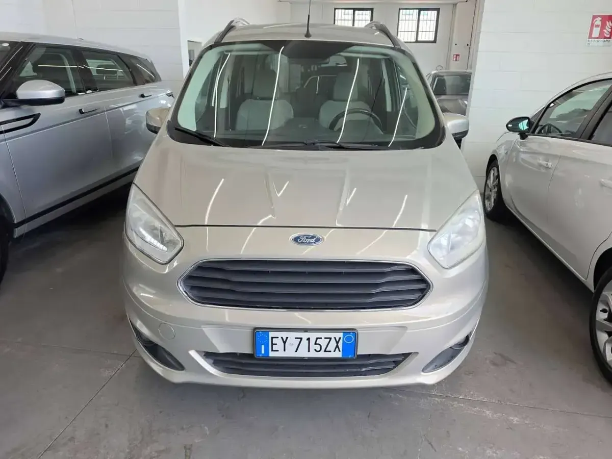 Usata Ford Tourneo Courier Titanium 95 CV (69 kW) 2015 Bronzo Monovolume