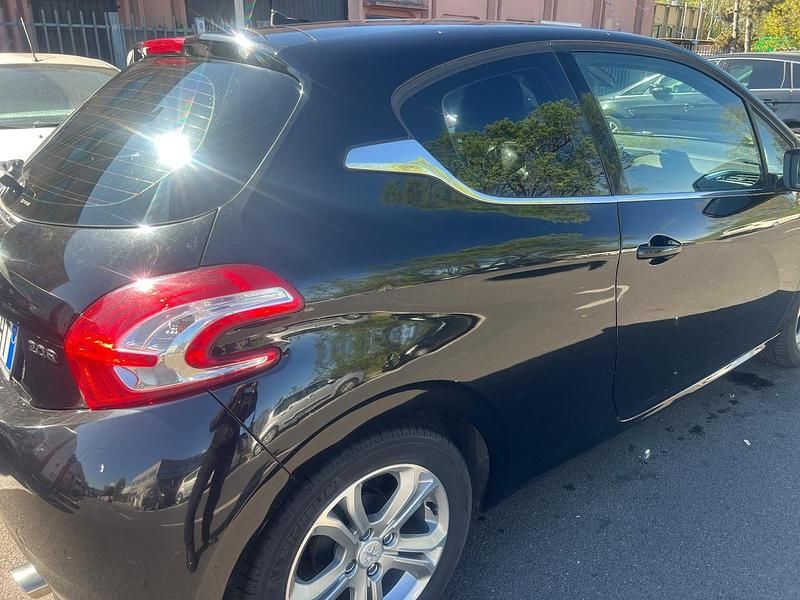 Usata Peugeot 208 Allure 81 CV (59 kW) 2012 Nero Utilitaria