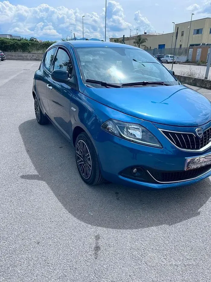 Usata Lancia Ypsilon 69 CV (50 kW) 2023 Blu Utilitaria