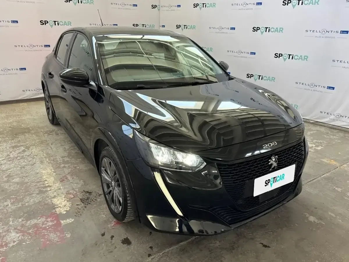Usata Peugeot e-208 Allure 100 kW (136 CV) 2021 Nero Utilitaria