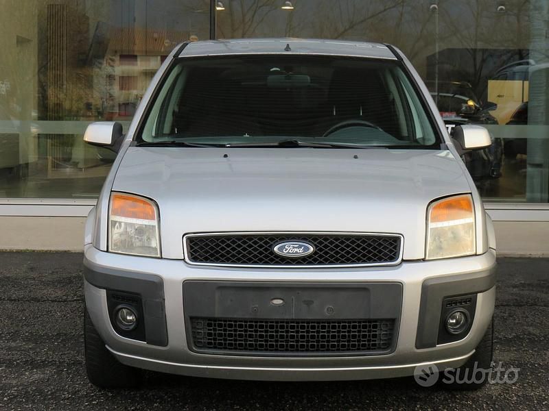 Usata Ford Fusion 67 CV (49 kW) 2007 Grigio Utilitaria