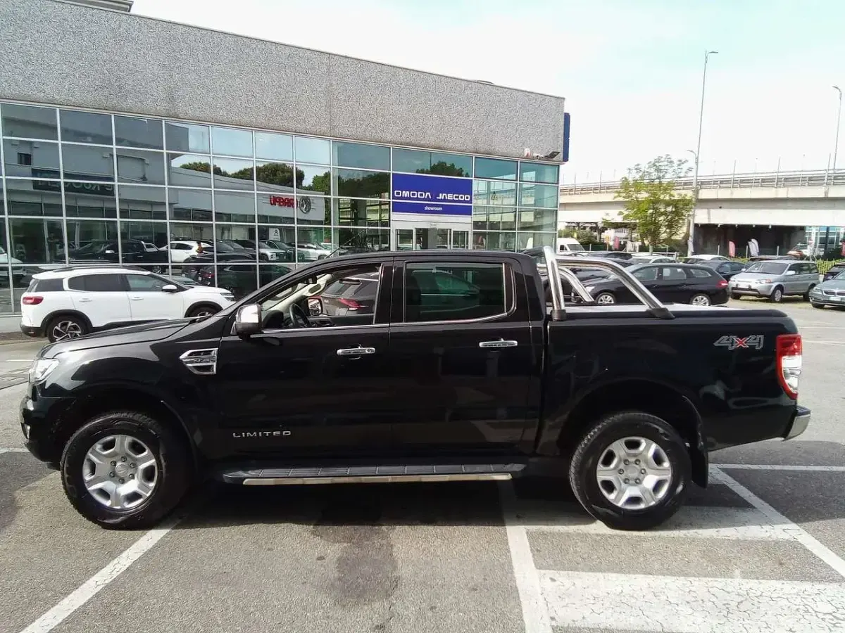 Usata Ford Ranger Limited 160 CV (117 kW) 2017 Nero Pick-up