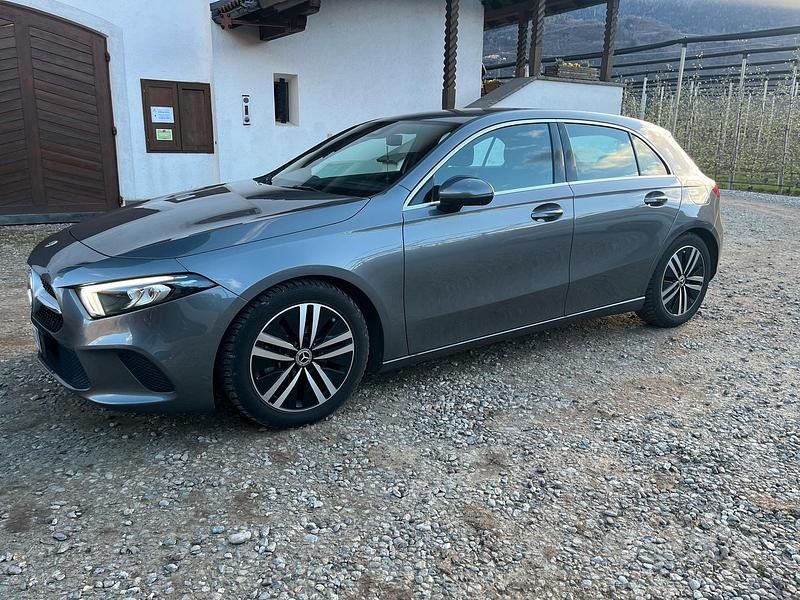 Usata Mercedes A180 Premium 136 CV (100 kW) 2022 Grigio Berlina