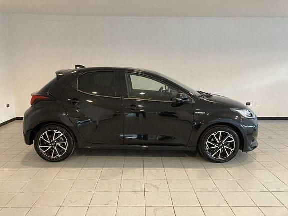 Usata Toyota Yaris Hybrid Trend 115 CV (84 kW) 2021 Nero Utilitaria