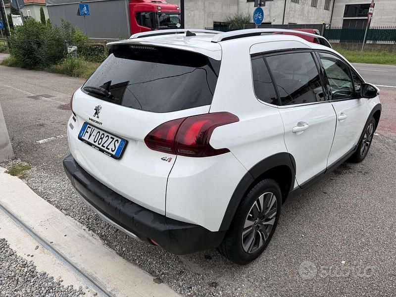 Usata Peugeot 2008 Allure 110 CV (80 kW) 2019 Bianco SUV