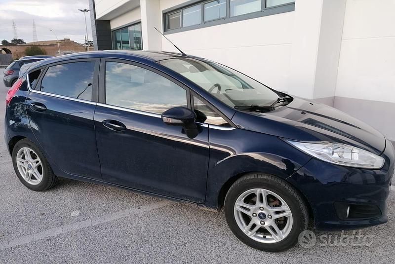 Usata Ford Fiesta Titanium 75 CV (55 kW) 2014 Blu Utilitaria