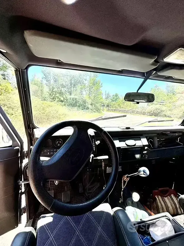 Usata Land Rover Defender 68 CV (50 kW) 1996 SUV
