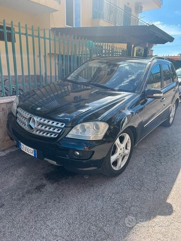 Nero Usata 2006 Mercedes ML320 SUV | 3500 € (Ottimo prezzo) - Immagine 1/4