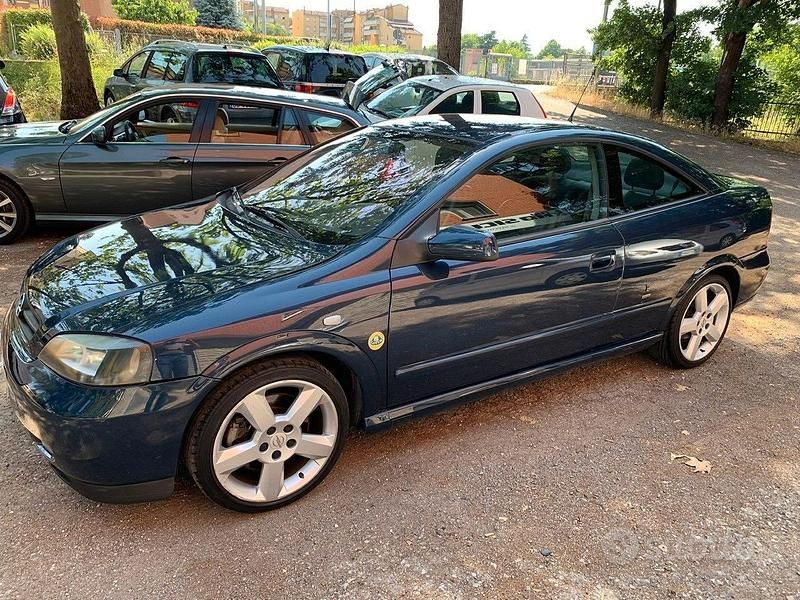Usata Opel Astra 192 CV (141 kW) 2001 Blu/azzurronero Coupé