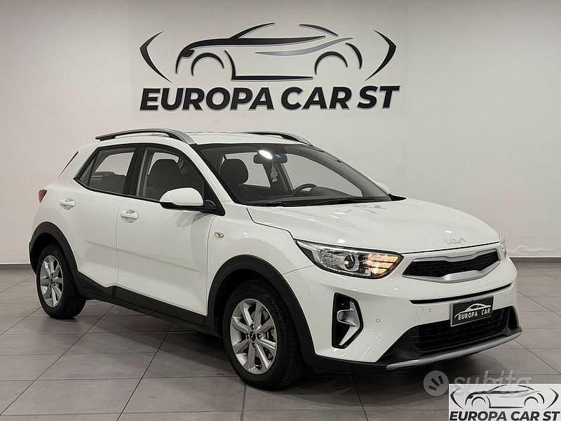Usata Kia Stonic Style 83 CV (61 kW) 2022 Bianco SUV