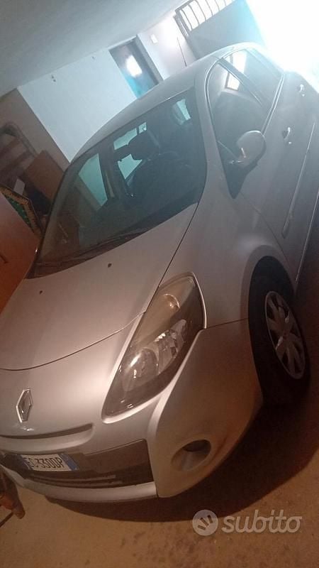 Usata Renault Clio II 58 CV (42 kW) 2010 Grigio Berlina