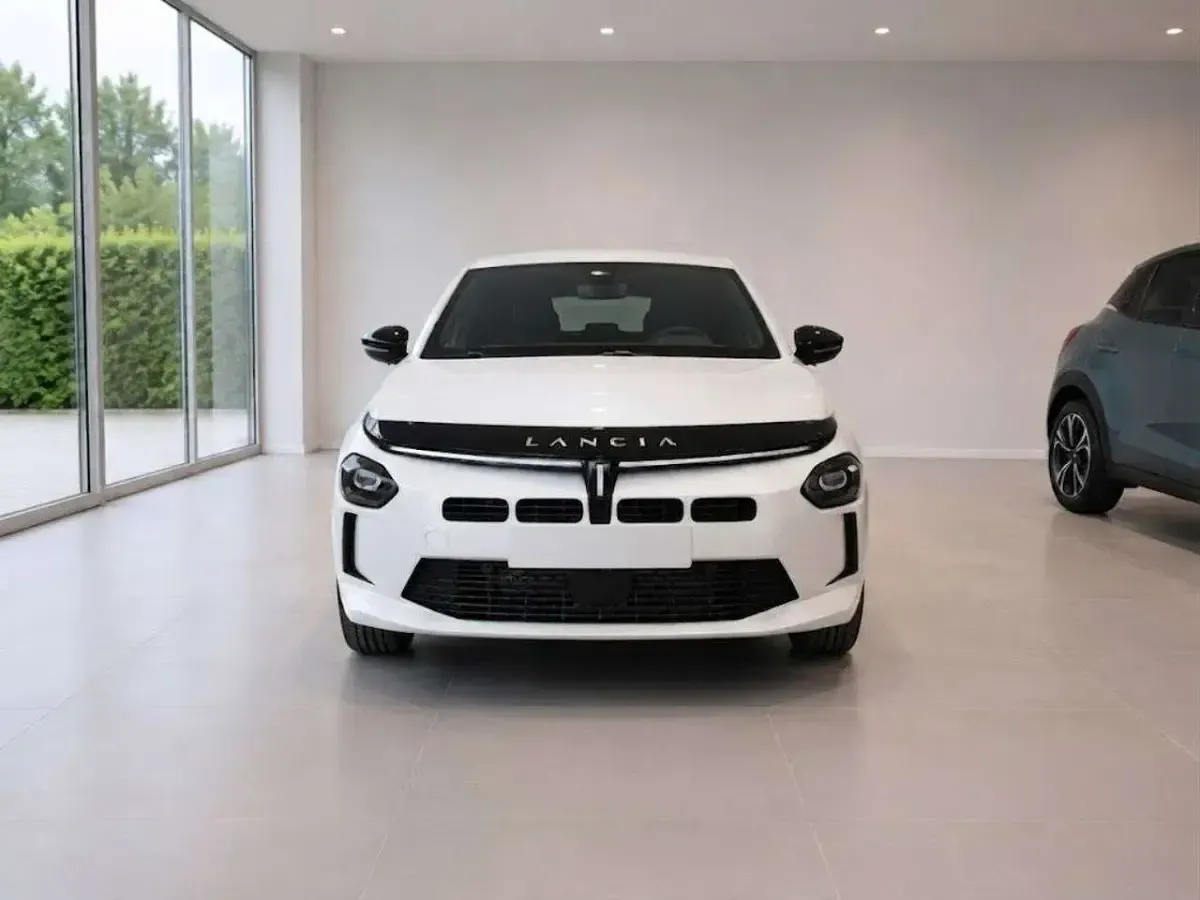 Usata Lancia Ypsilon 101 CV (74 kW) 2025 Bianco Utilitaria