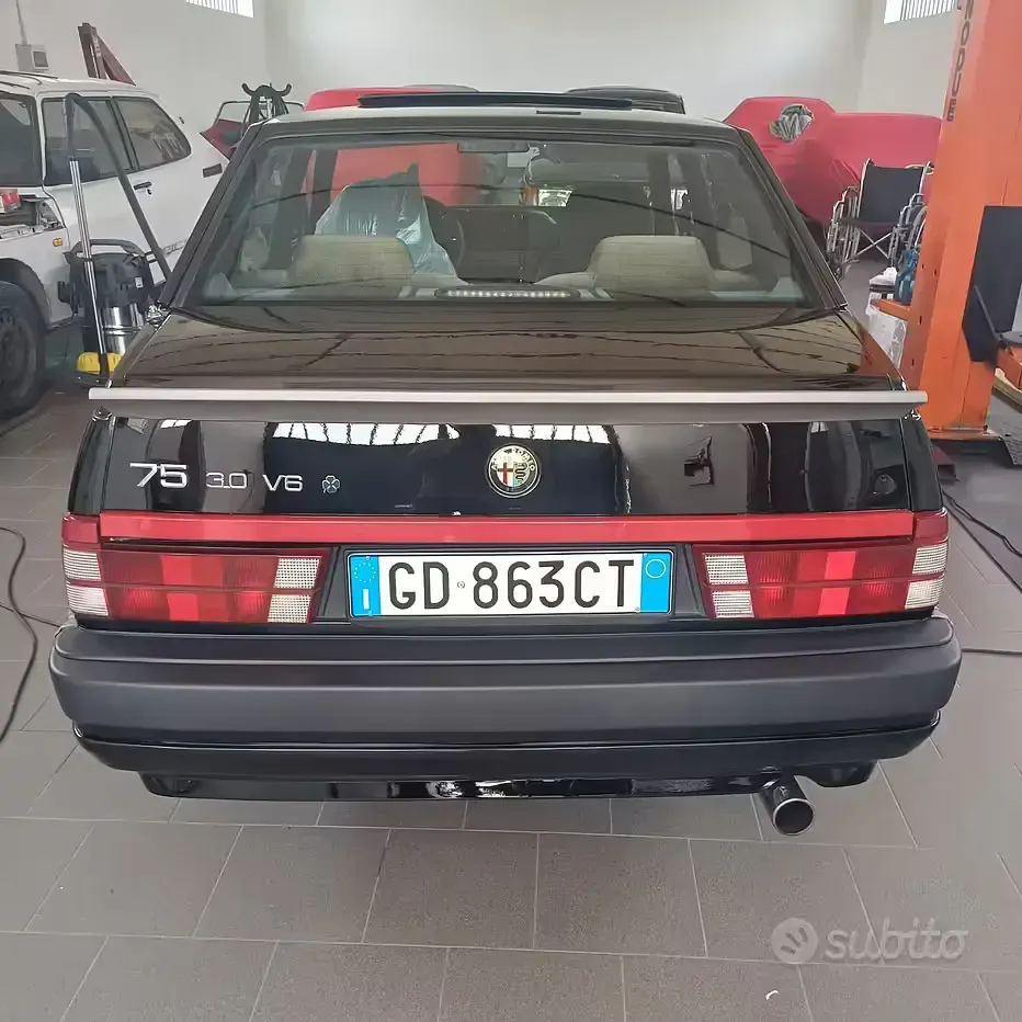 Usata Alfa Romeo 75 185 CV (136 kW) 2021 Nero Berlina