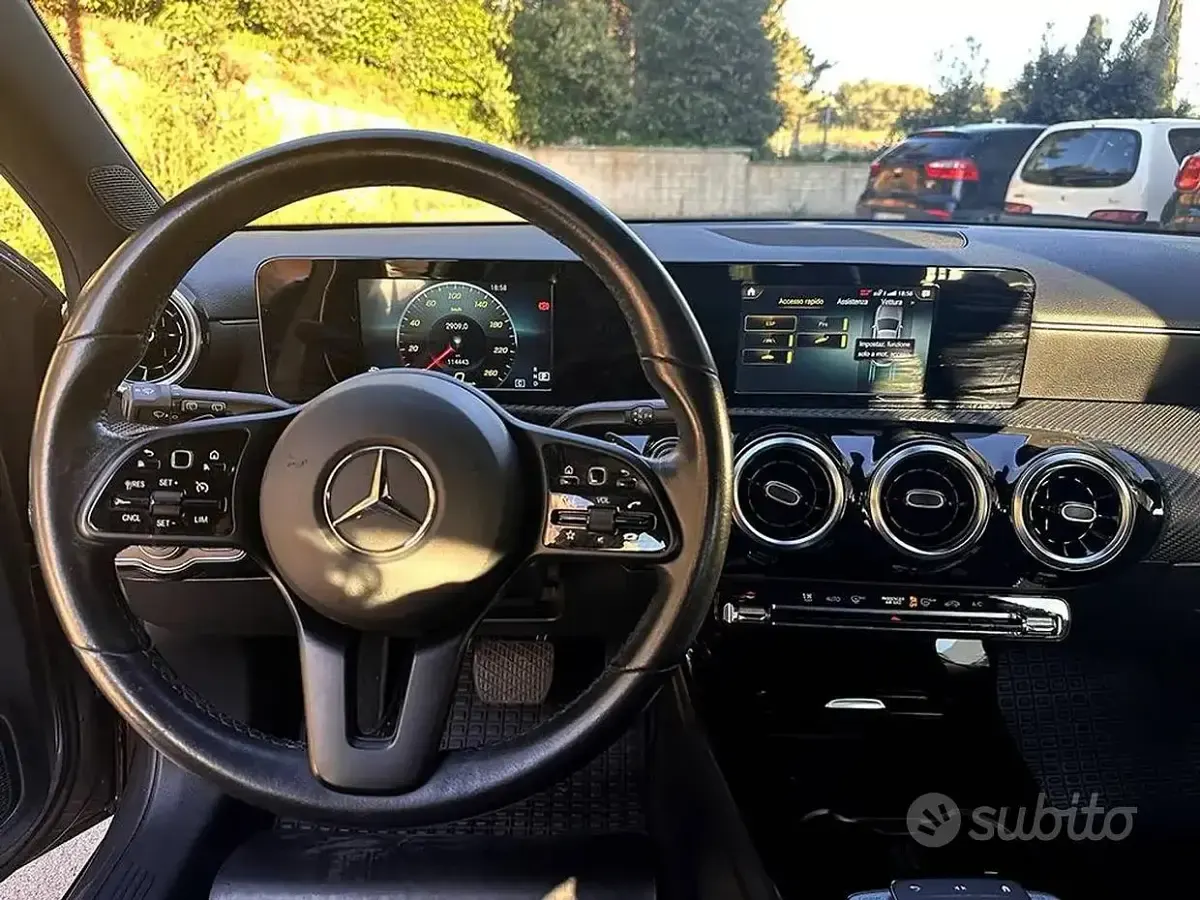 Usata Mercedes A180 Business 116 CV (85 kW) 2019 Grigio Berlina