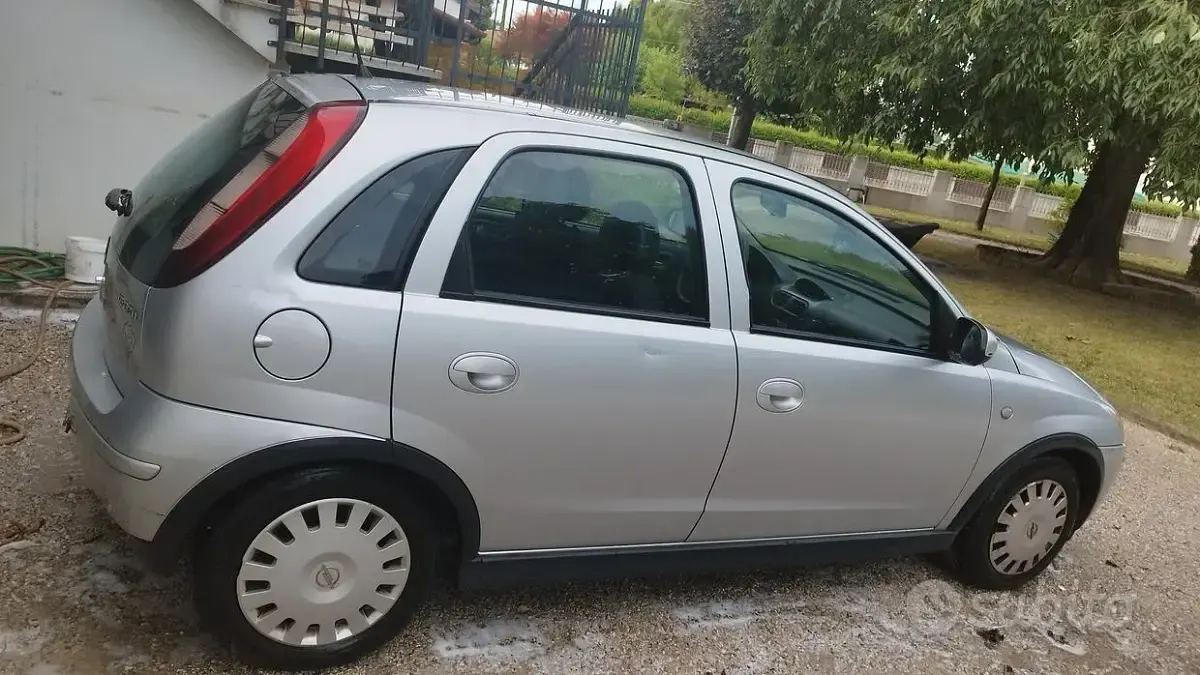 Usata Opel Corsa 69 CV (50 kW) 2005 Utilitaria